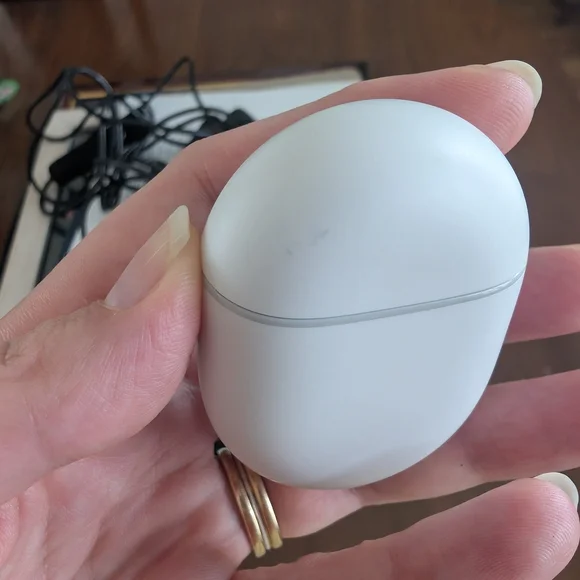 Google Wireless Earbuds in White - Picture 4 of 6